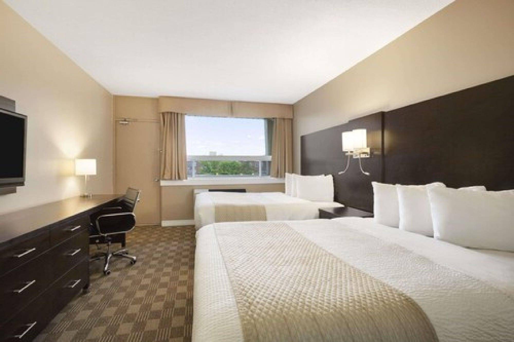 Days Inn & Suites By Wyndham North Bay Downtown Екстер'єр фото