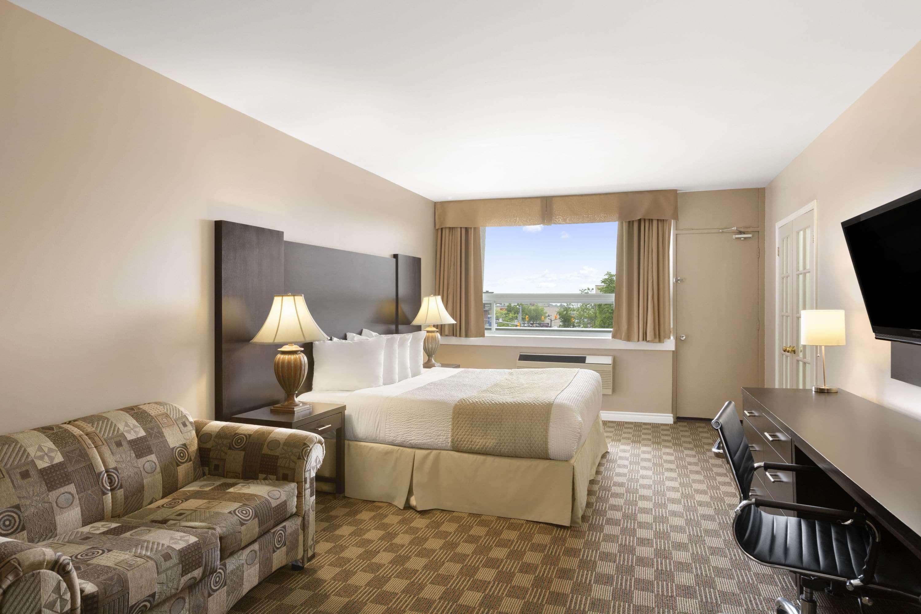 Days Inn & Suites By Wyndham North Bay Downtown Екстер'єр фото