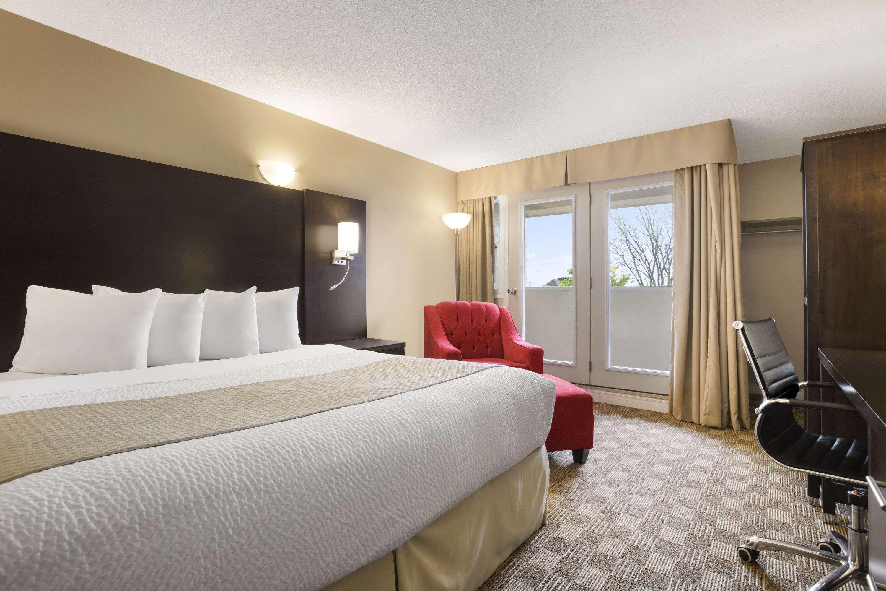 Days Inn & Suites By Wyndham North Bay Downtown Екстер'єр фото