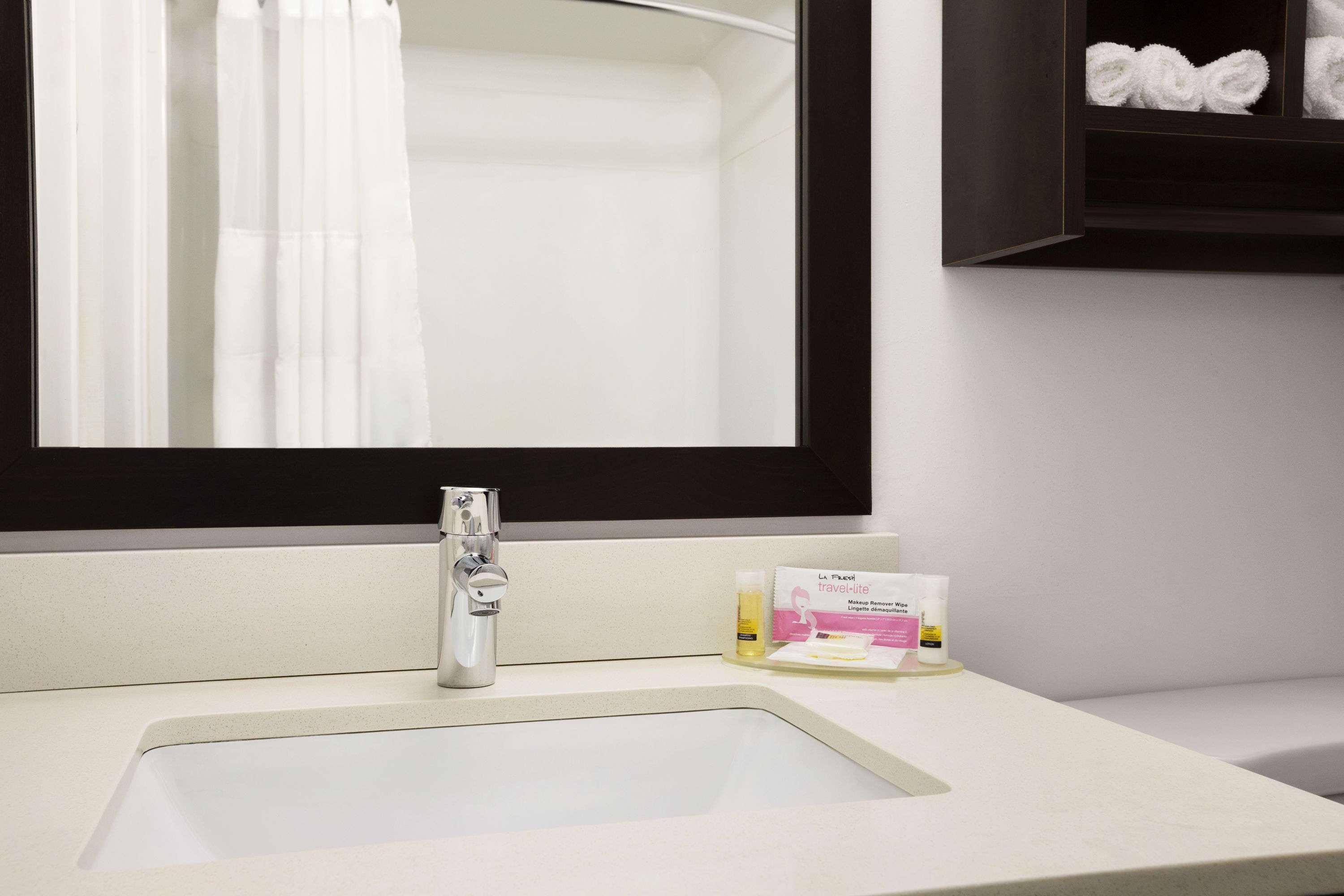 Days Inn & Suites By Wyndham North Bay Downtown Екстер'єр фото