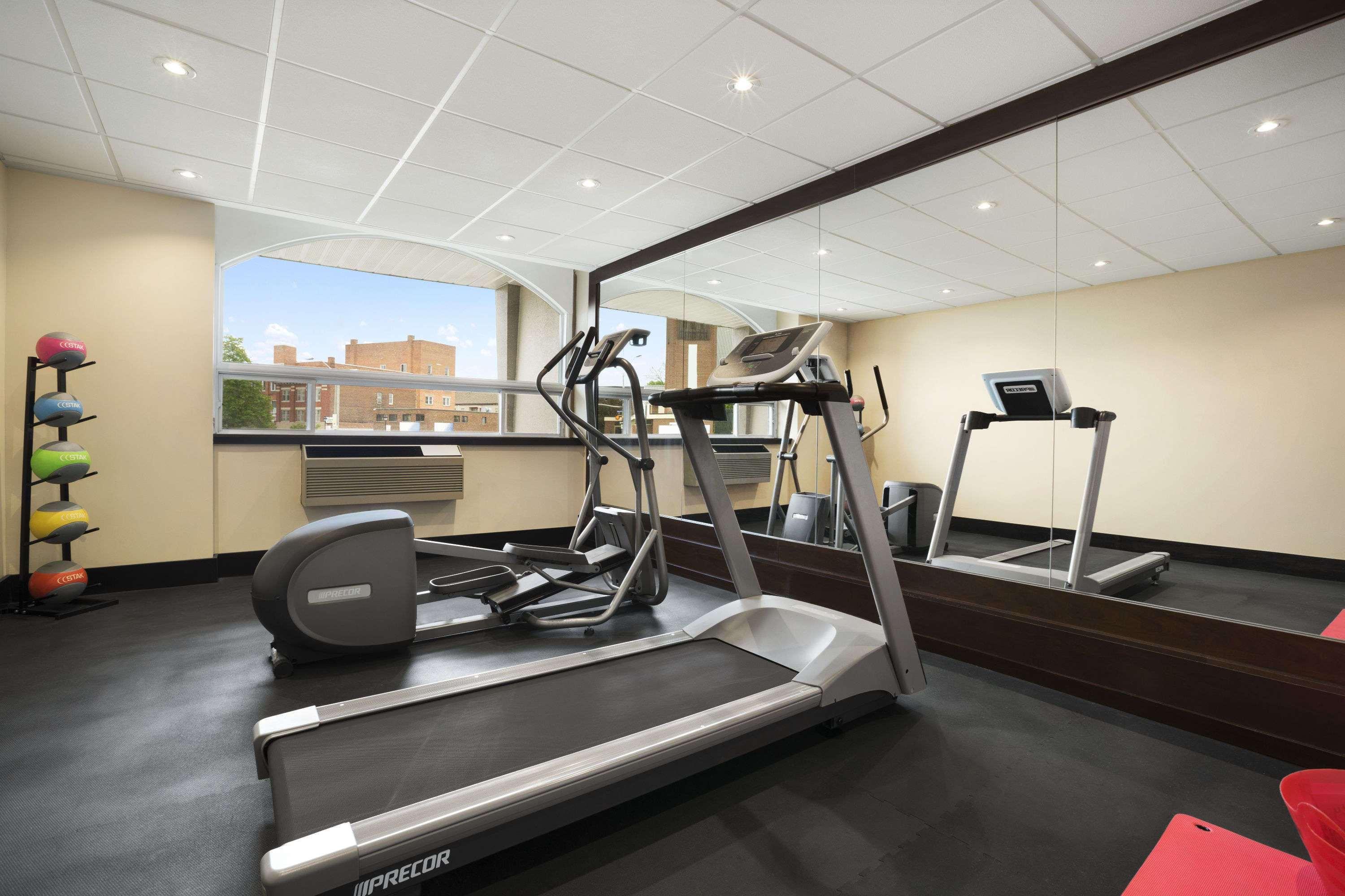 Days Inn & Suites By Wyndham North Bay Downtown Екстер'єр фото
