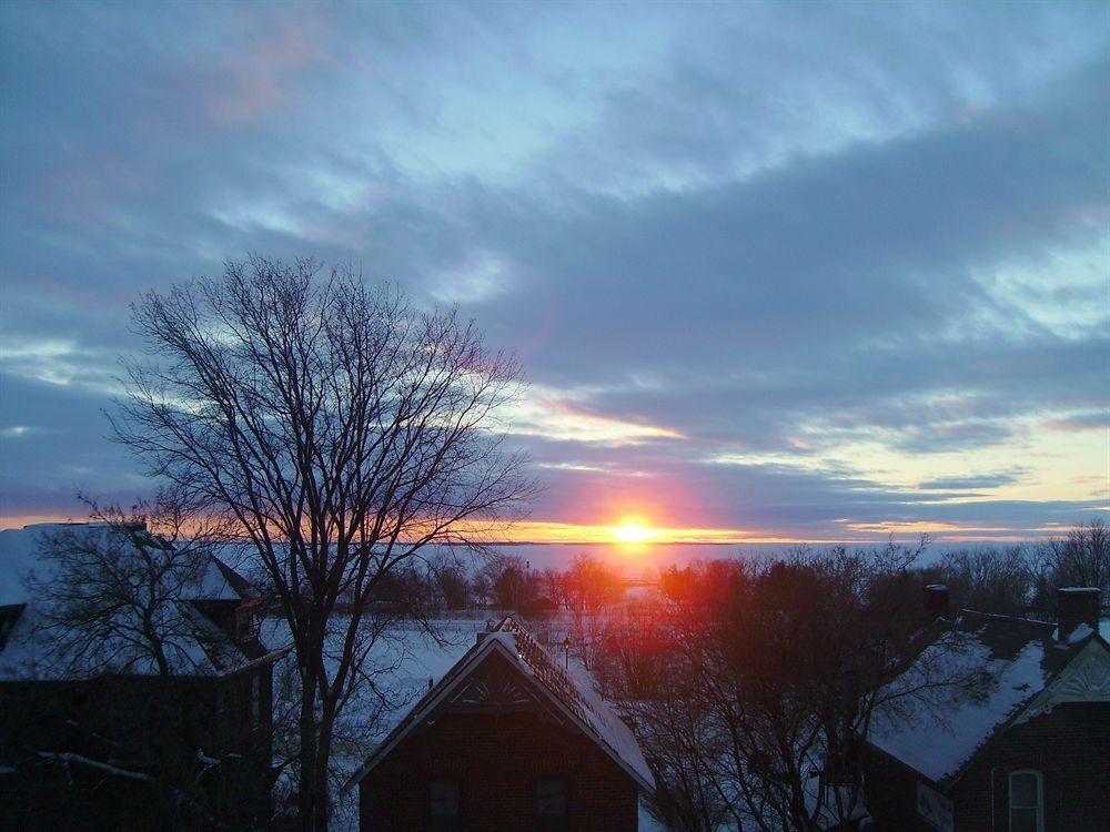 Days Inn & Suites By Wyndham North Bay Downtown Екстер'єр фото