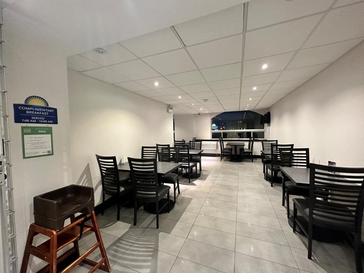 Days Inn & Suites By Wyndham North Bay Downtown Екстер'єр фото