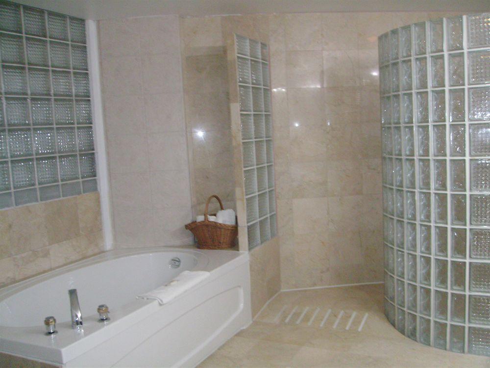 Days Inn & Suites By Wyndham North Bay Downtown Екстер'єр фото