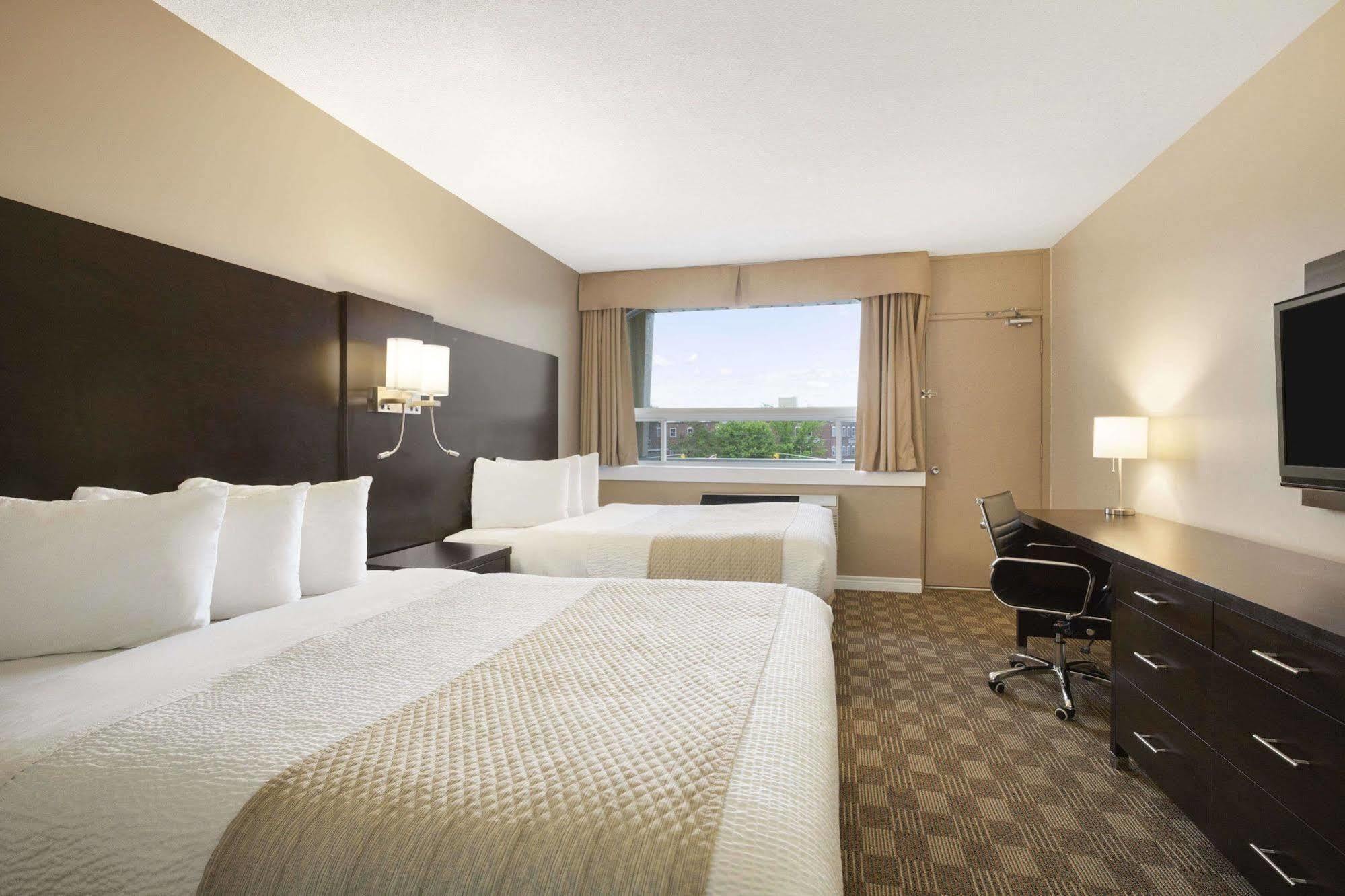 Days Inn & Suites By Wyndham North Bay Downtown Екстер'єр фото