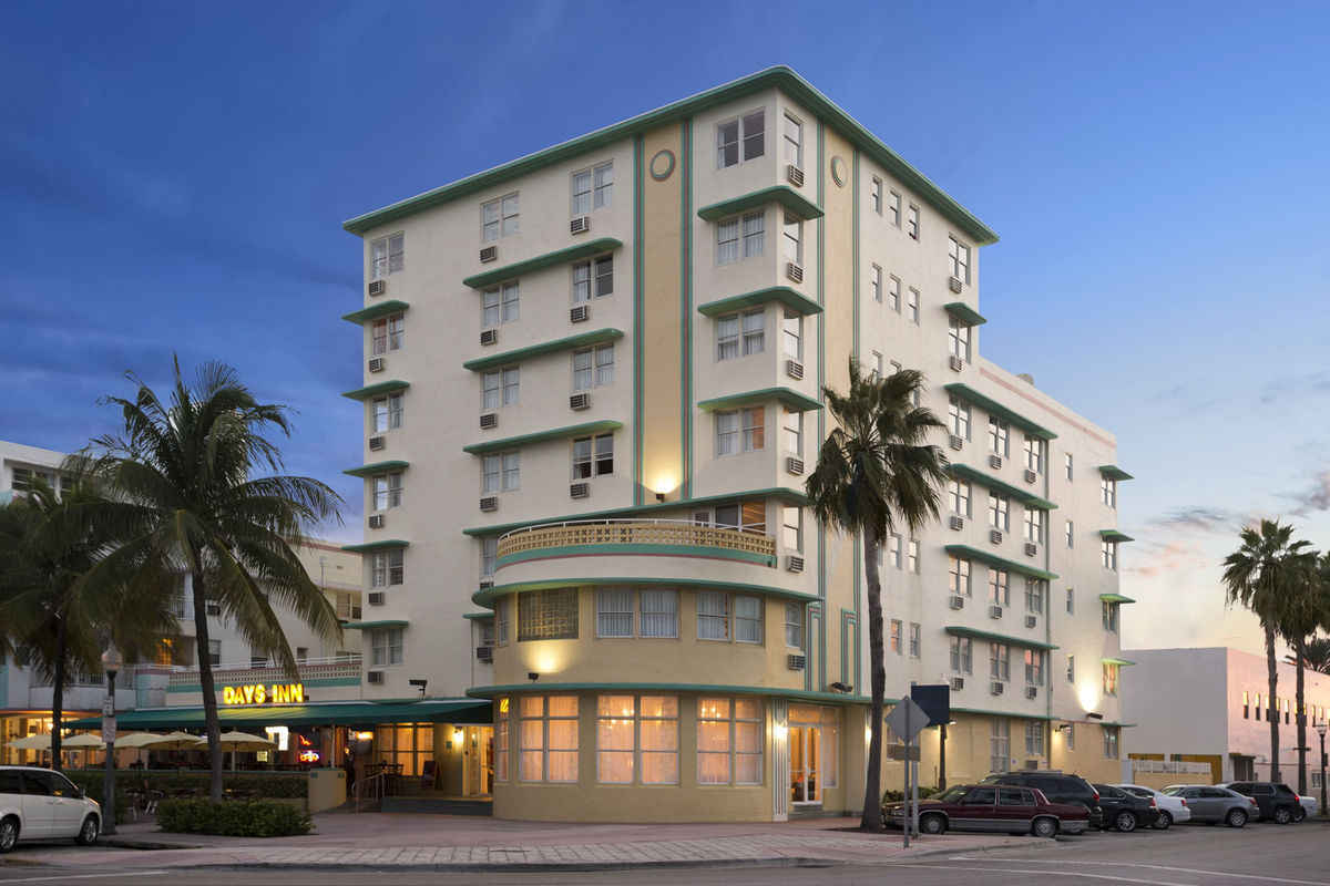 Days Inn & Suites By Wyndham North Bay Downtown Екстер'єр фото
