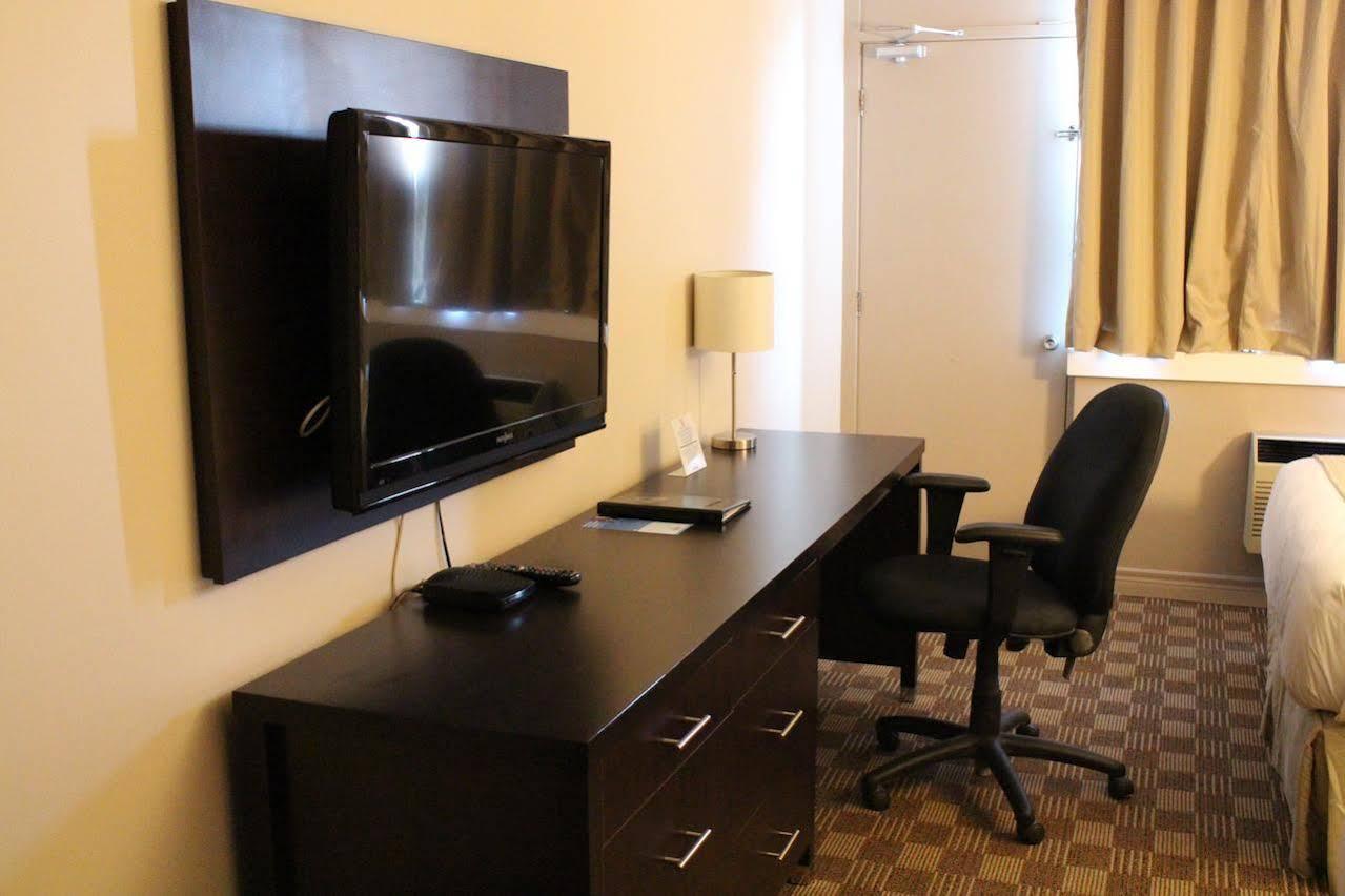Days Inn & Suites By Wyndham North Bay Downtown Екстер'єр фото